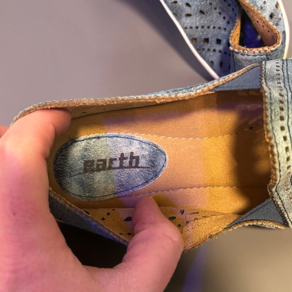 Earth Denim Blue Perforated Slip-On Sneakers Size 7.5 Laser Cut Floral Detail - Picture 8 of 8
